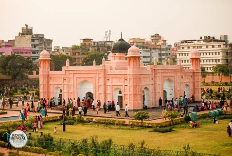 Beautiful mughal architecture of lalbagh fort