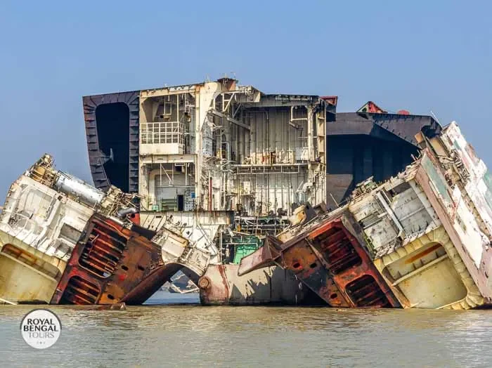 World largest shipbreaking yards in Chittagong Bangladesh