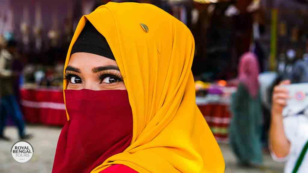 stunning eyes of Bangladeshi Muslim women wearing hijab